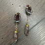 Tabasco geode stud earring with gemstone drop / goldtone