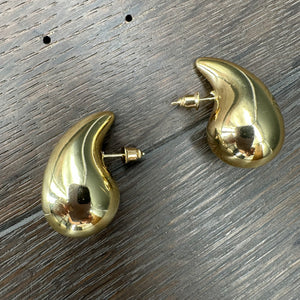 Large metal water droplet huggie earring - silver, gold