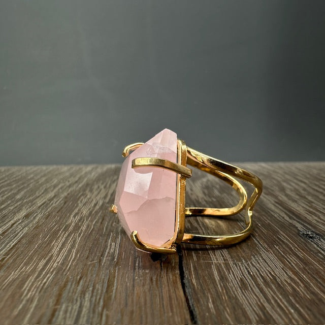 Freeform rose quartz ring - gold tone