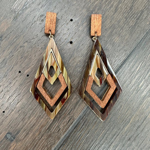 Wood and Acetate "Kite" earring - gold