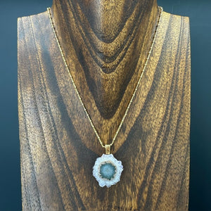 Crystal flower Necklace - Gold Tone