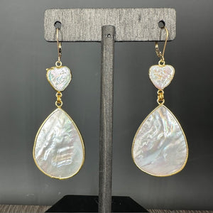 Double mother of pearl earrings - gold