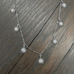 Dangling starburst necklace - silver/white