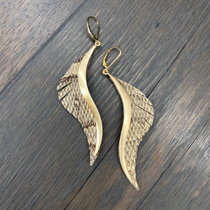 Leather fringe wave earring - gold