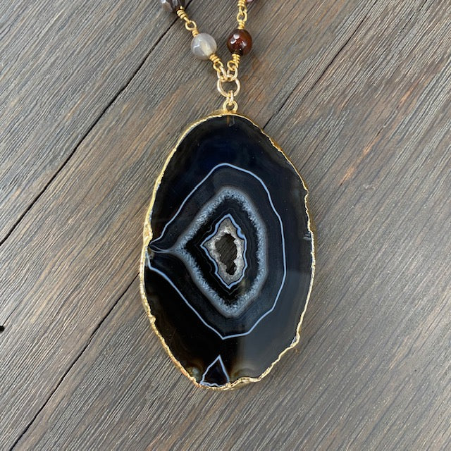 Agate slice on agate beaded chain necklace - gold