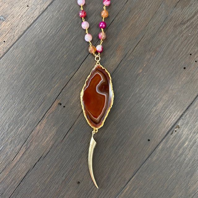 Agate slice with brushed gold horn necklace - gold