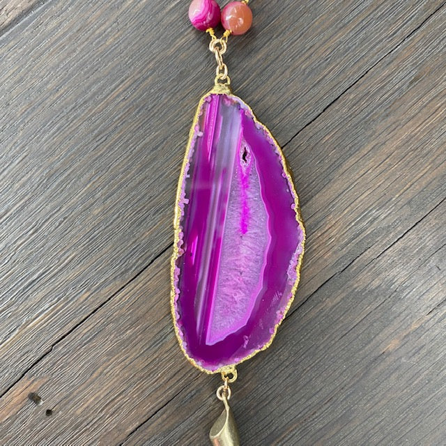 Agate slice with brushed gold horn necklace - gold