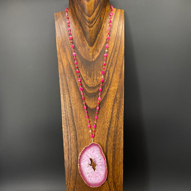 XL agate slice pendant on pink quartz chain - gold