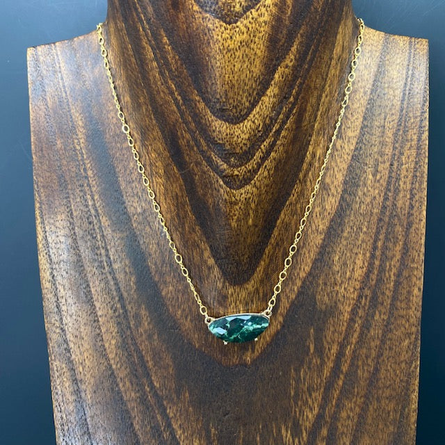 Faceted "marble" pendant necklace - gold