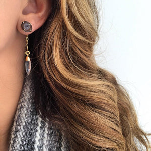 Tabasco geode stud earring with gemstone drop / goldtone