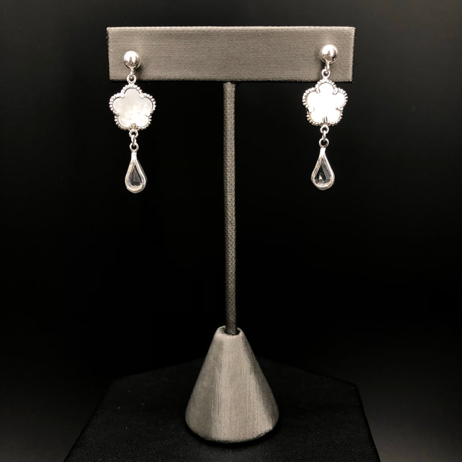 Mother-of-pearl flower earrings - silver