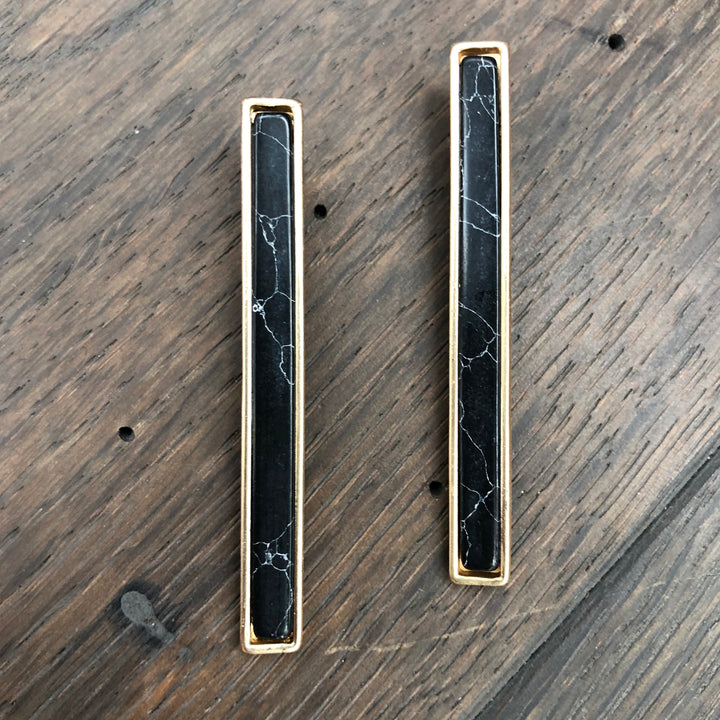 Bar earrings with stone inserts - gold