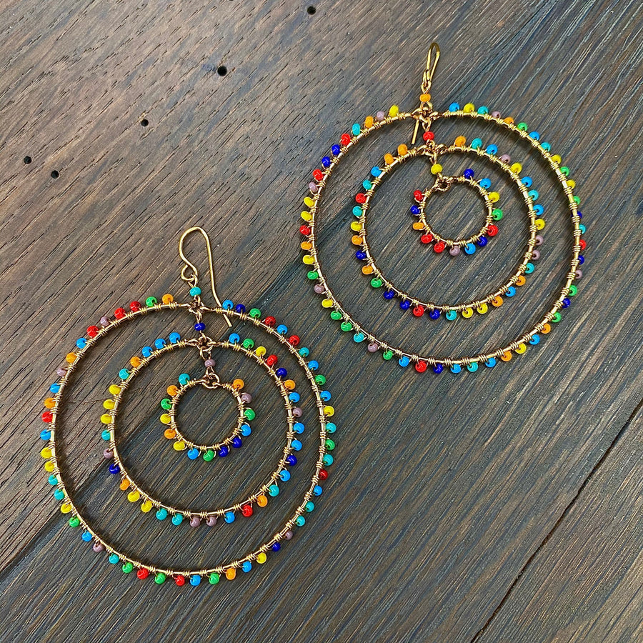 Triple hoop with rainbow seed beads - gold