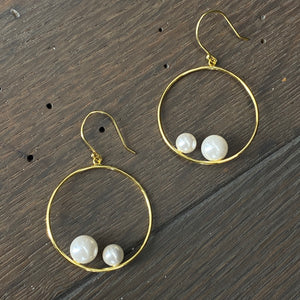 Double faux pearl balancing hoop earrings - silver and gold