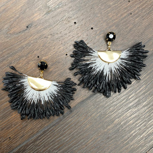 Ombré raffia fan earrings - gold