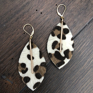 Leather leaf, bar leopard earring - gold
